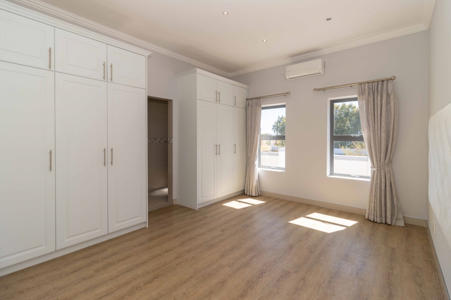 5 Bedroom Property for Sale in Val De Vie Estate Western Cape